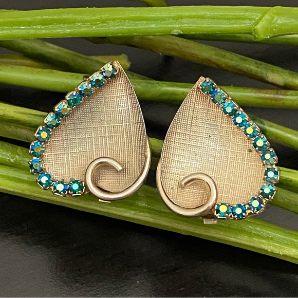 Vintage Unsigned Inverted Heart Light Gold-tone with AB Crystals Clip Earrings - Picture 1 of 14